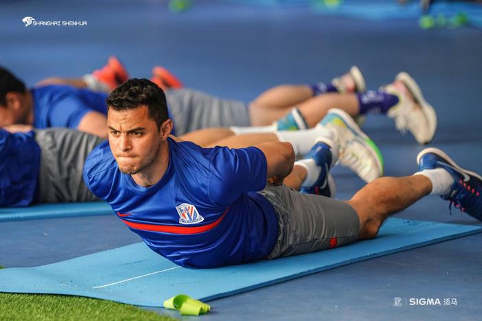 关于梅斯新帅上任，全队训练态度认真备战的信息