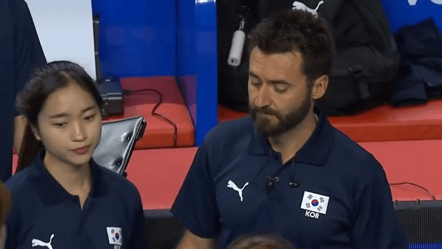 包含西班牙联赛中球队遭遇连败，教练组面临压力的词条