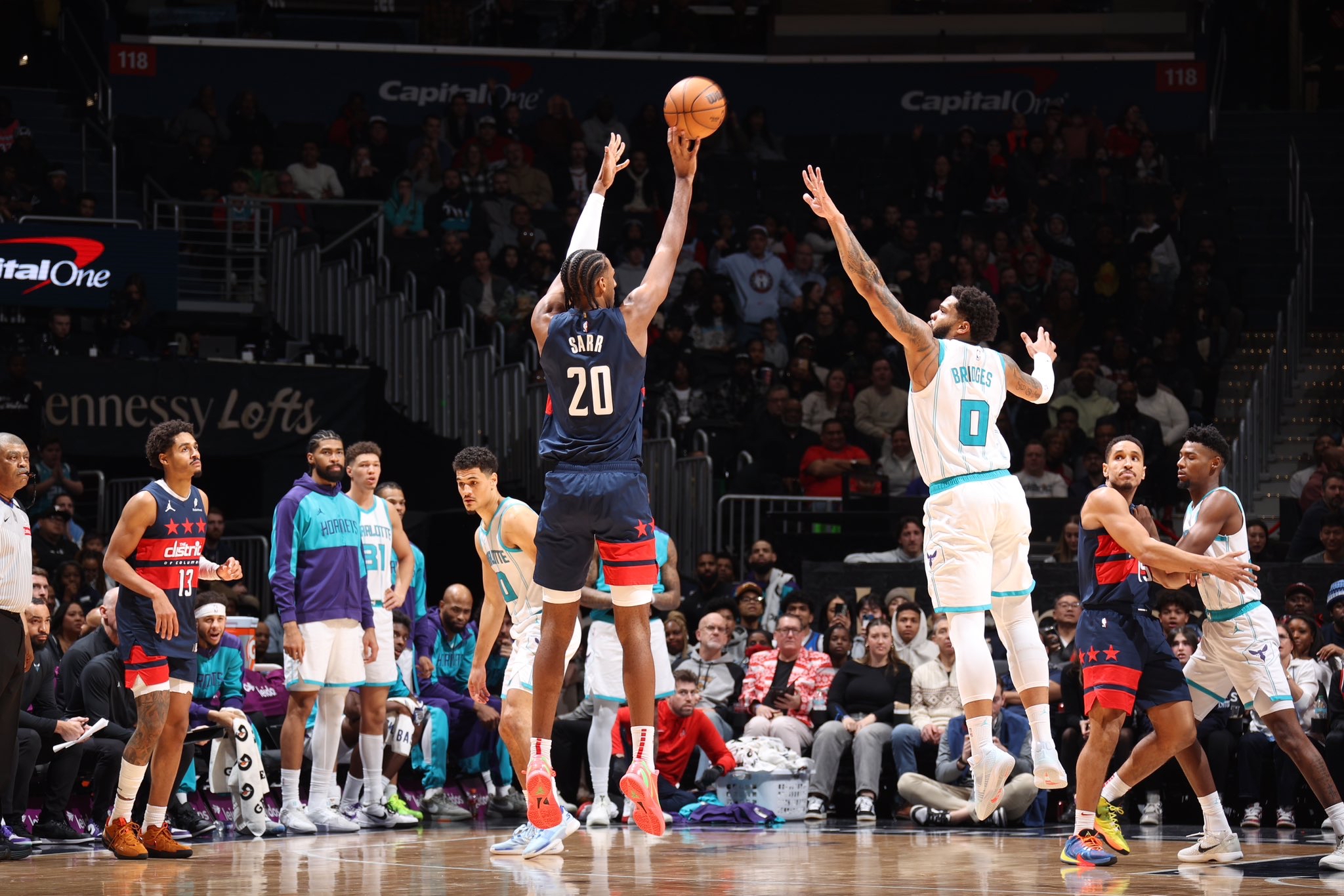 -新秀球员崭露头角，帮助球队胜出