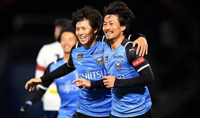 东京FC队员发挥出色，带领球队走向成功