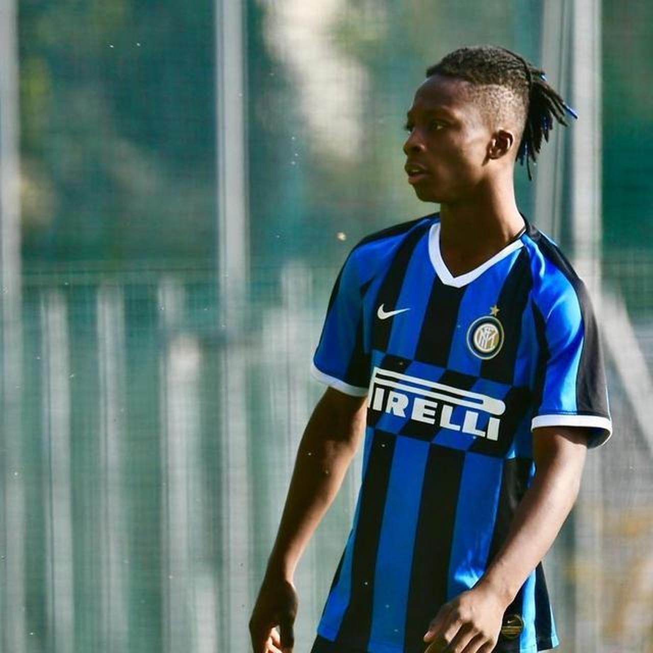 包含埃瓦尔逼平莱加内斯，表现出色的词条