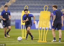 关于季后赛氛围渐浓，各队备战齐心协力的信息