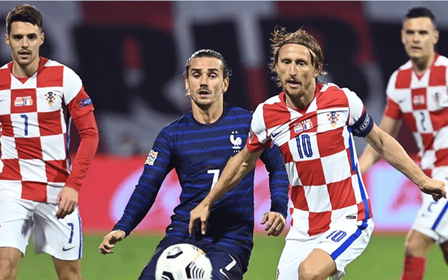 包含欧国联赛争夺激烈，球队拼尽全力的词条