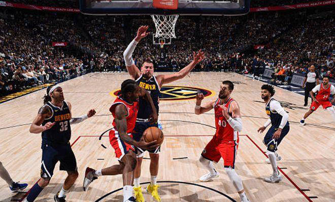 莱昂纳德持续高效得分,发挥球队核心作用 莱昂纳德持续高效得分,发挥球队核心作用