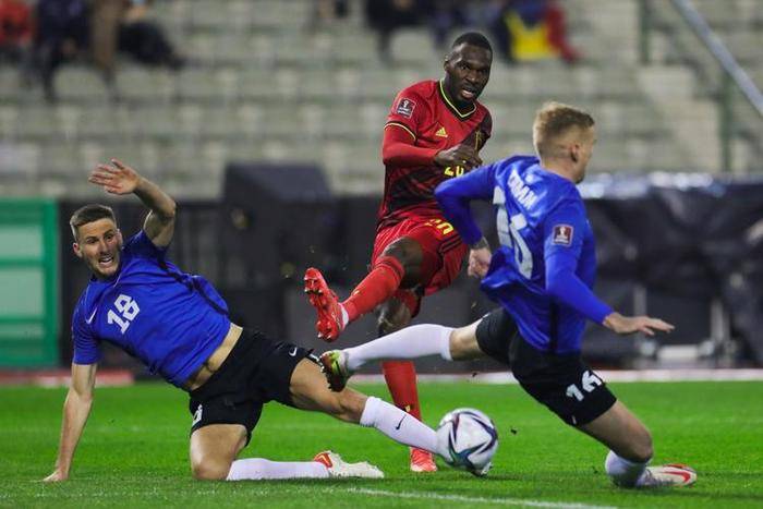 国内顶级俱乐部激烈交锋，球员技术纷呈，比分胶着的简单介绍