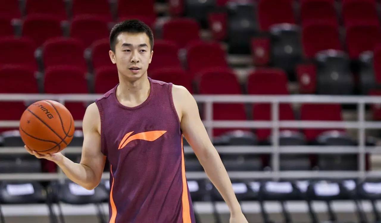 湖南郴州队全队奋勇杀入对手内线，勇夺胜利的简单介绍