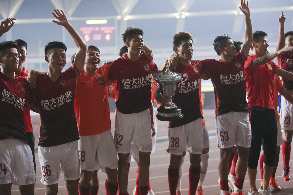 强强对话!中国球队国际赛场披荆斩棘的简单介绍 强强对话!中国球队国际赛场披荆斩棘的简单介绍