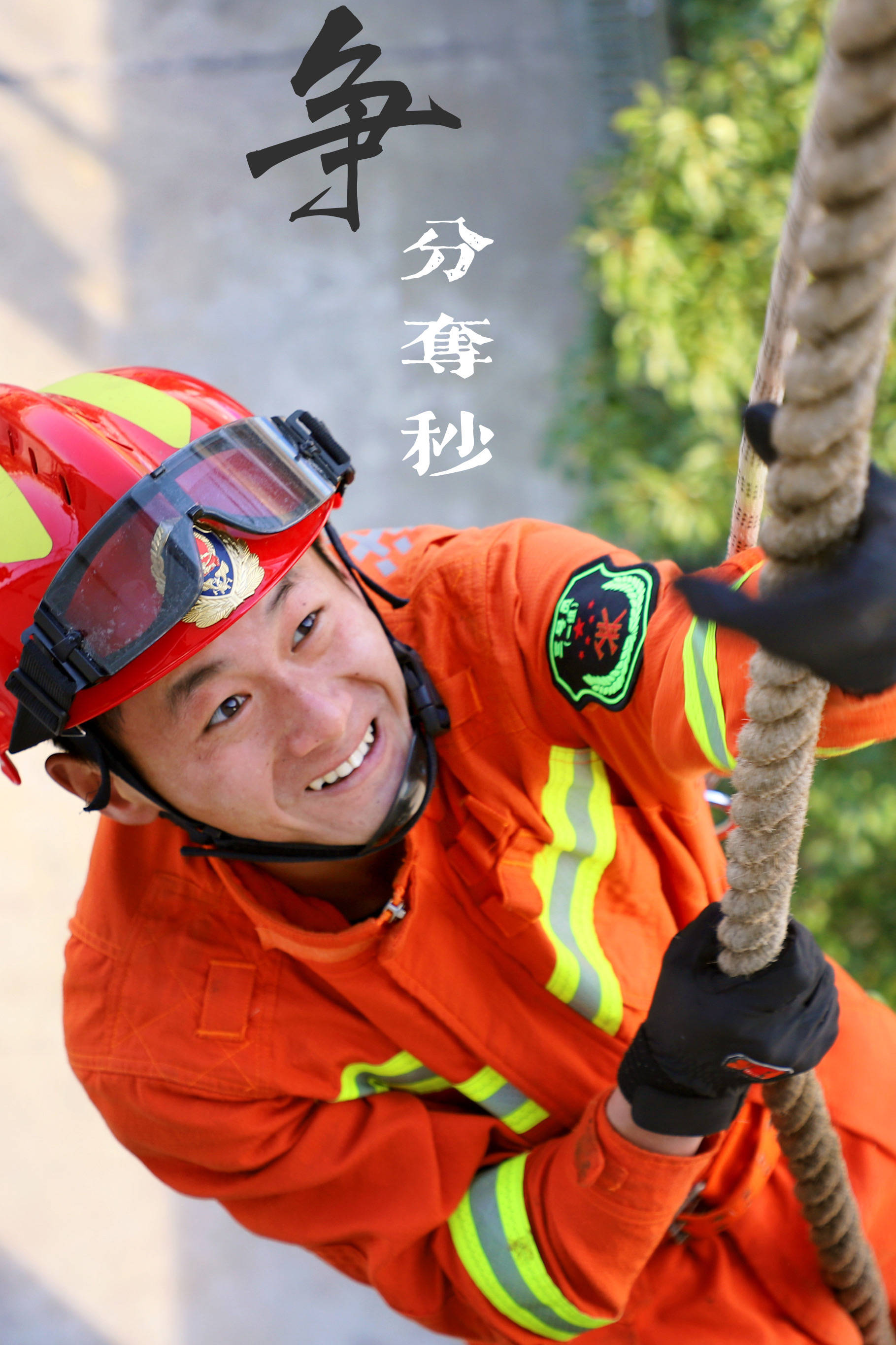 激烈角逐再现!足球比赛球员争分夺秒 激烈角逐再现!足球比赛球员争分夺秒