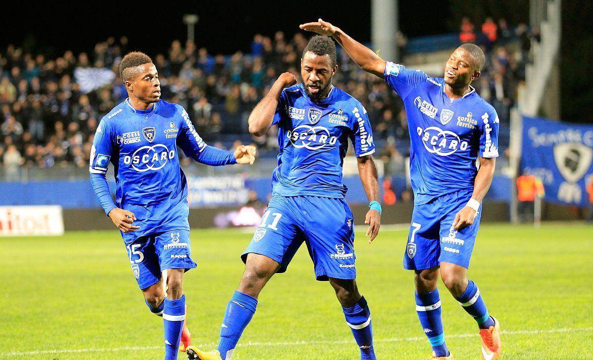 卡昂主帅神秘伤病，球队备战受影响