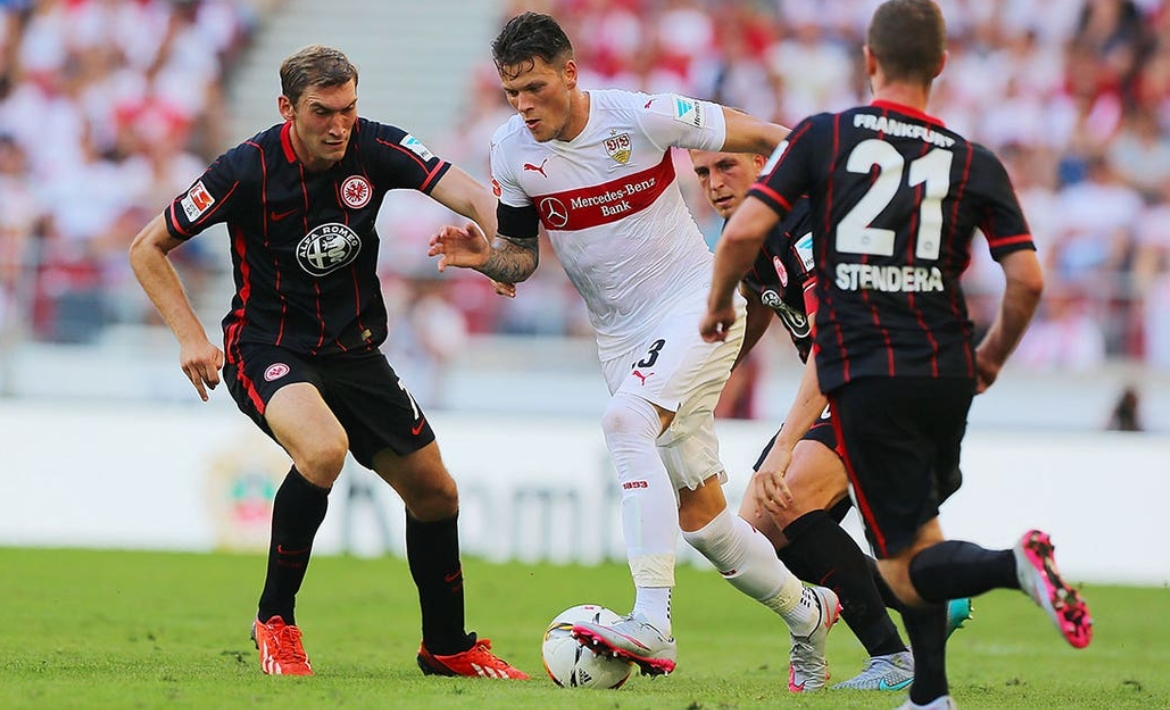 包含斯图加特主场逼平法兰克福，保持低迷态势的词条