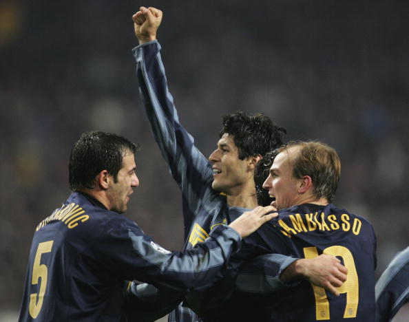 关于阿贾克斯逼平科隆，无缘客场胜利的信息