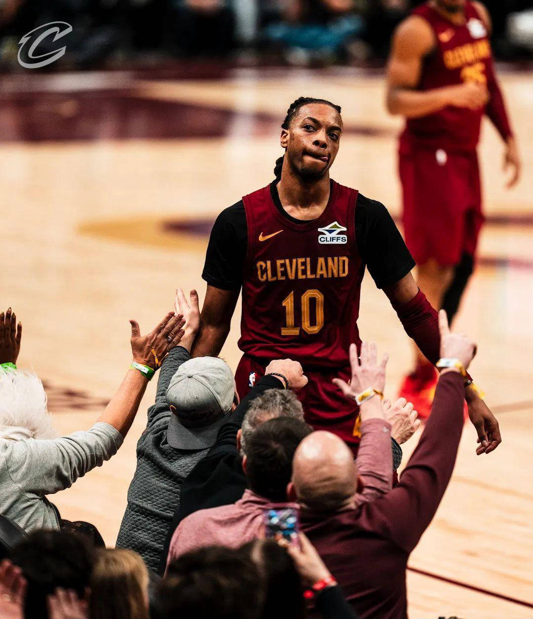 关于骑士惊险战胜奇才,拉塞尔分奠胜利的信息 关于骑士惊险战胜奇才,拉塞尔分奠胜利的信息