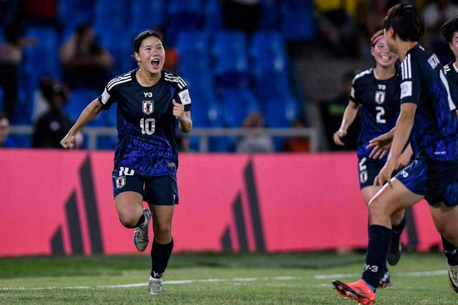 女足冠军战罢胜利，独领风骚的简单介绍