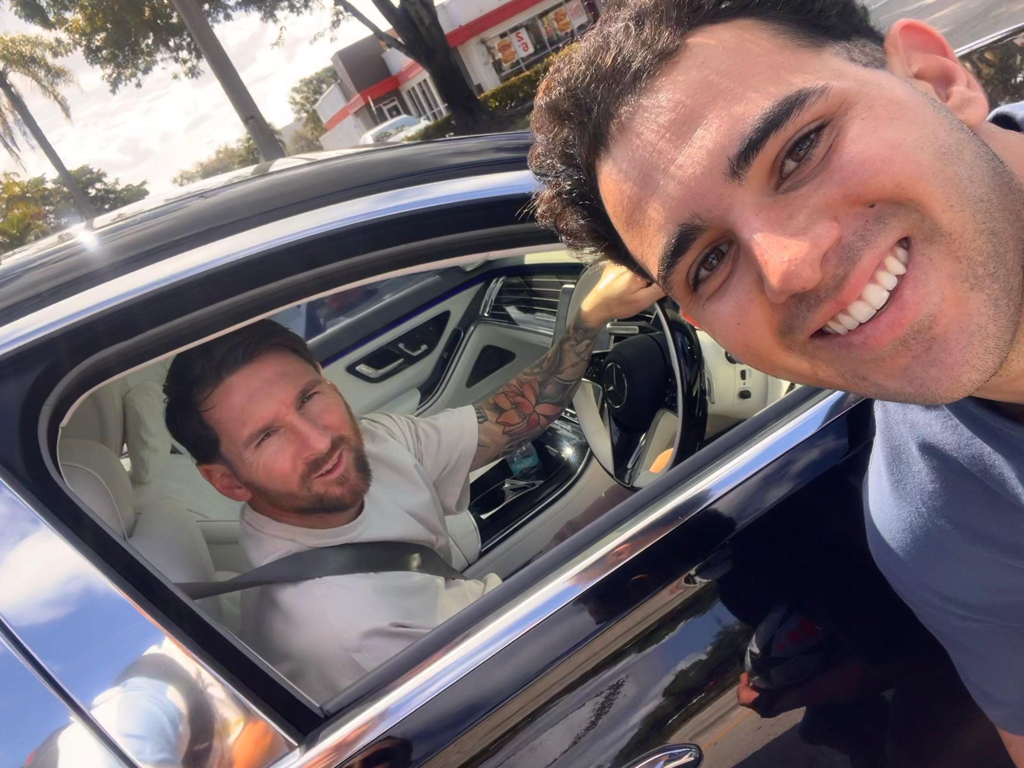 开云体育-梅西在法国得到了球迷和队友的认可