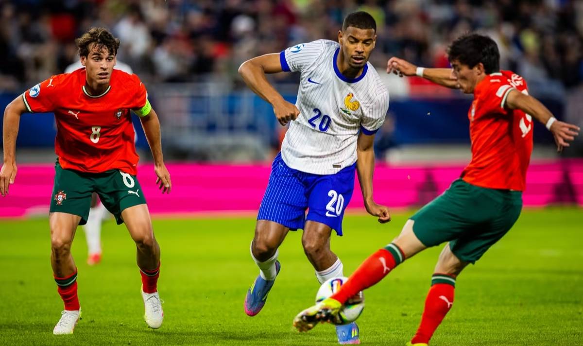 欧预赛赛场上的对垒，势均力敌展开激烈角逐