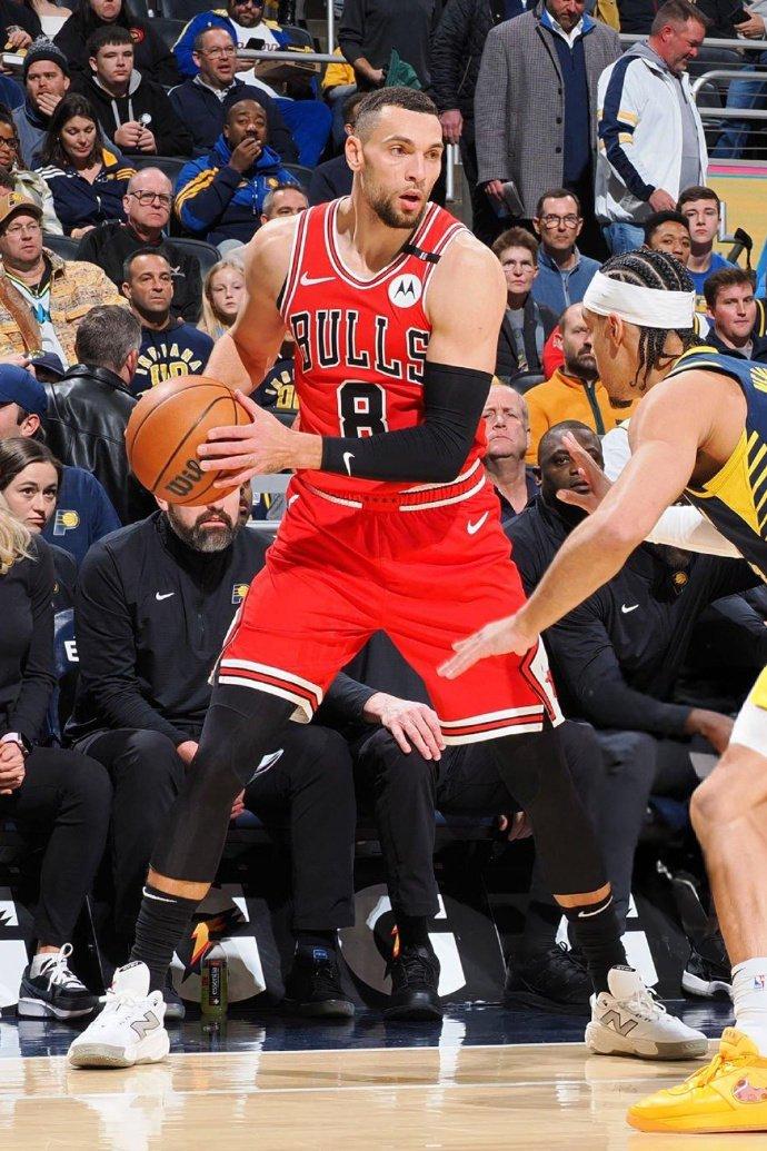 开云体育-步行者爆冷击败猛龙：Sabonis全能表现，助球队翻盘胜出