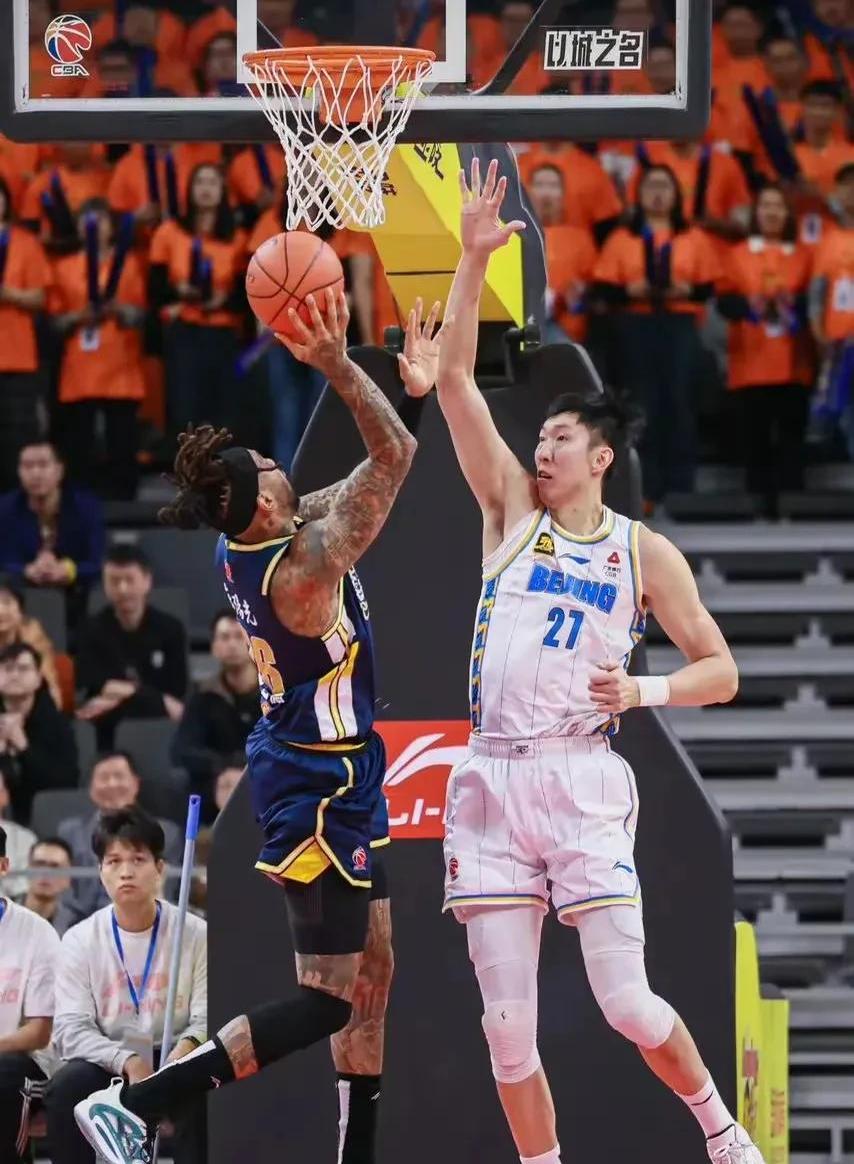 双方球员实力悬殊，比分悬殊引人关注