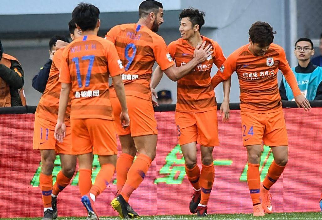 名将转会传闻惊现，球迷热议不断