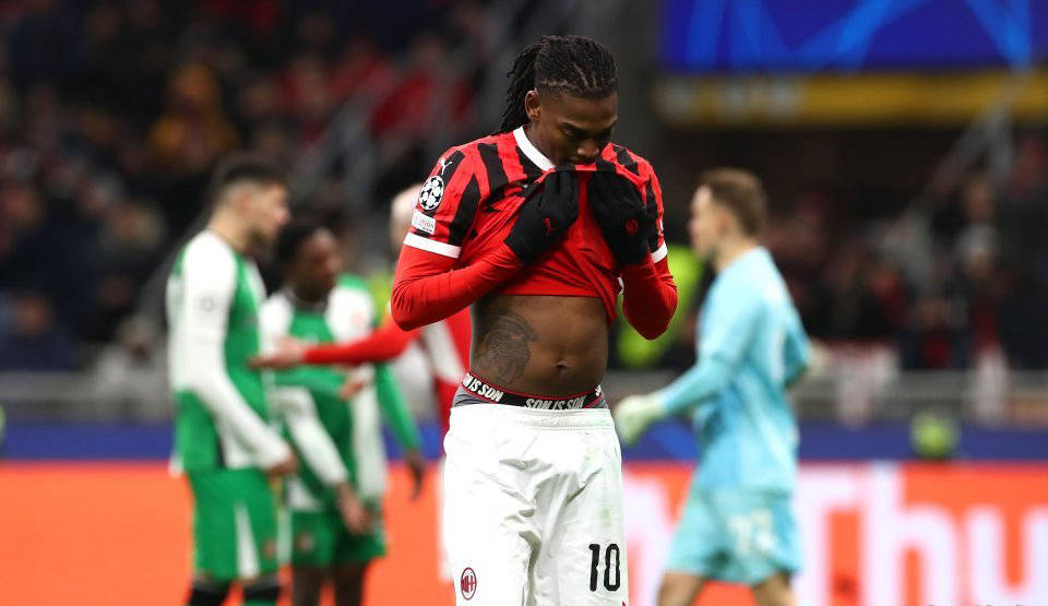 关于AC米兰陷入颓势，遭遇多重困难的信息