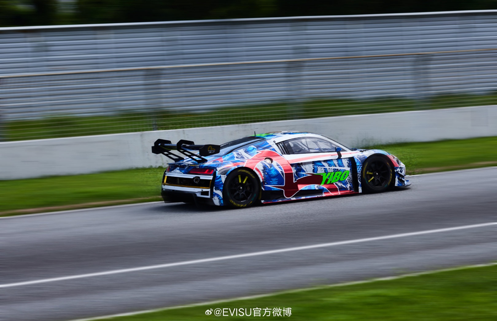 包含激情比拼瞬间，全力以赴争夺胜果的词条