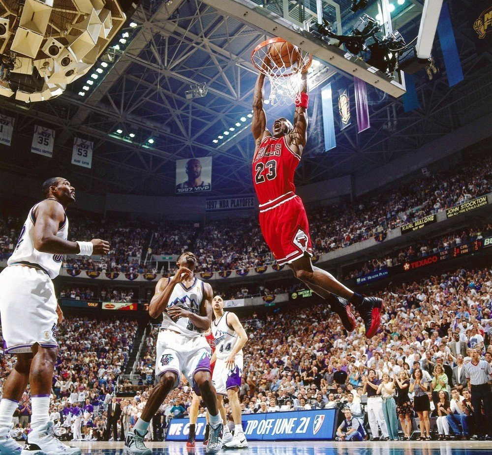 新一场篮球对决引发热烈讨论