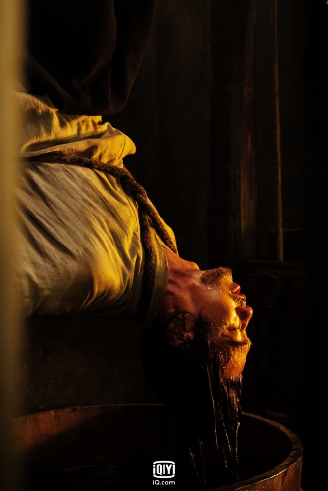 激烈对决中的暗藏玄机，惊心动魄！