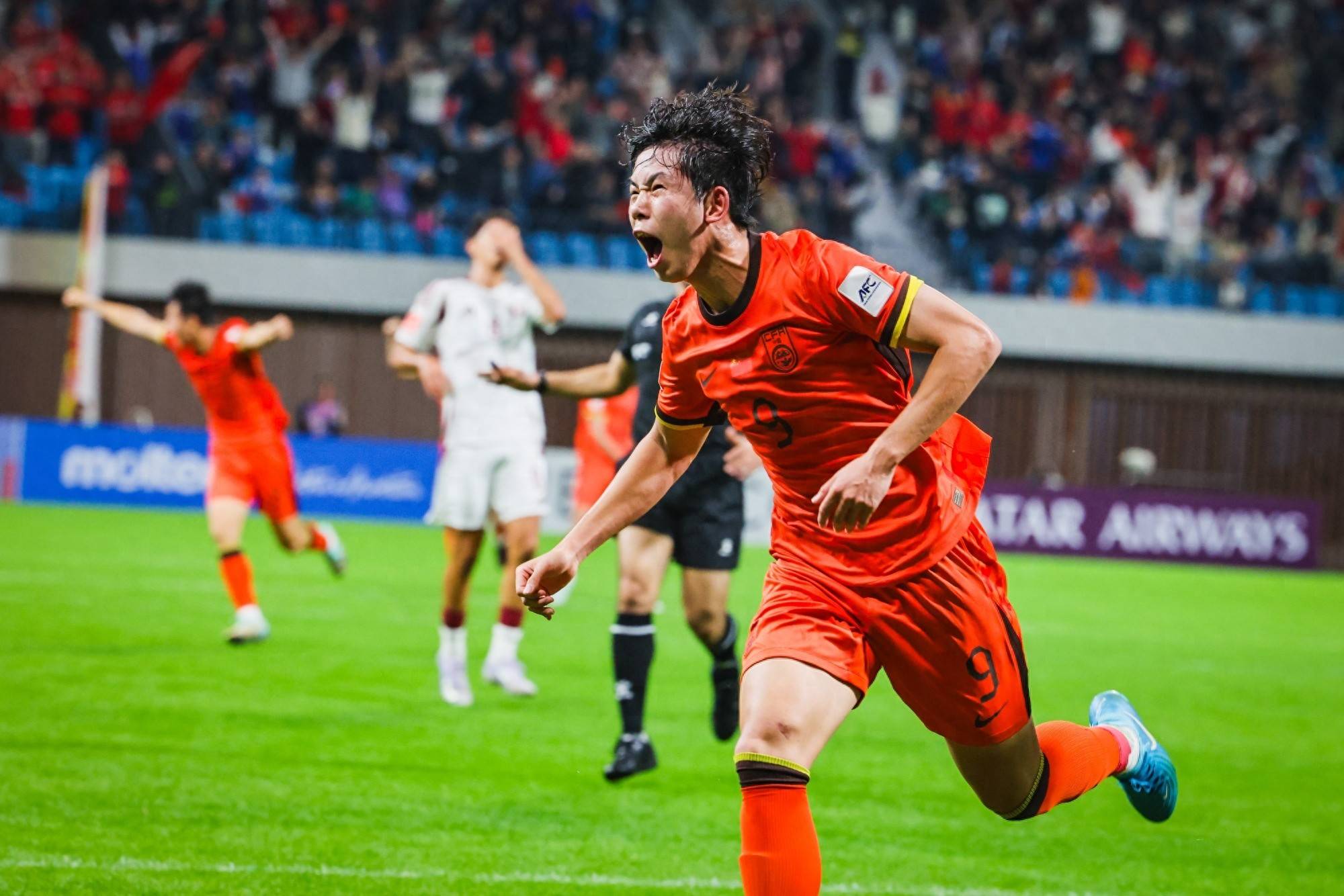 关于球员体能保持在高水平，频繁上演进球的信息