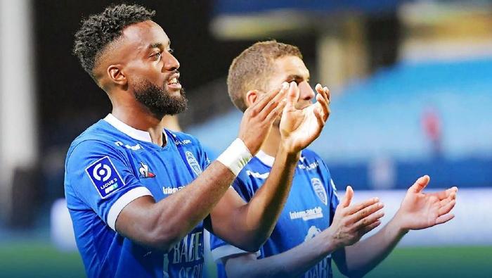 阿雅克肖主场胜利，复仇昂热成功