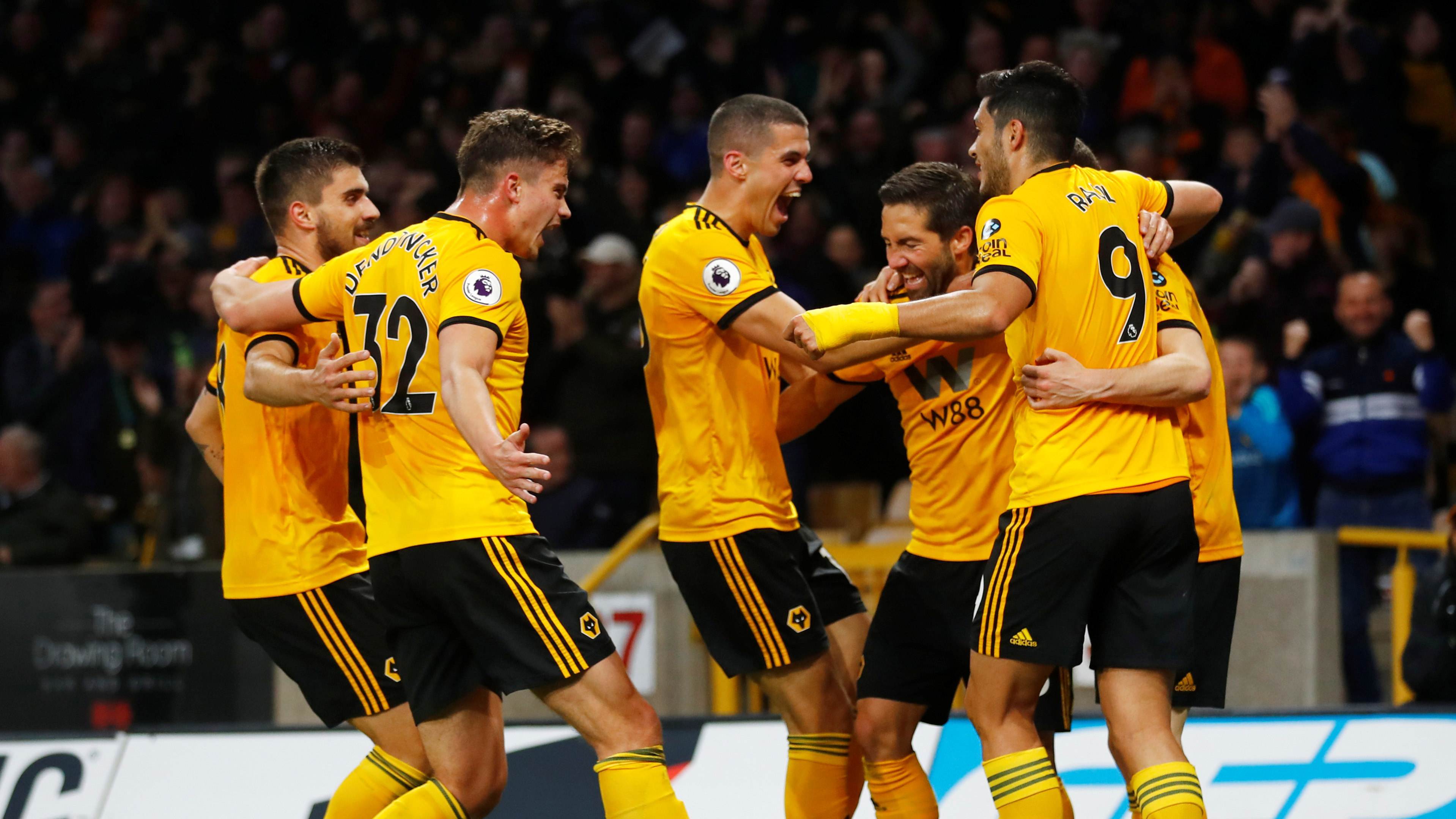 包含伯恩茅斯客场大胜，展现保级意志的词条