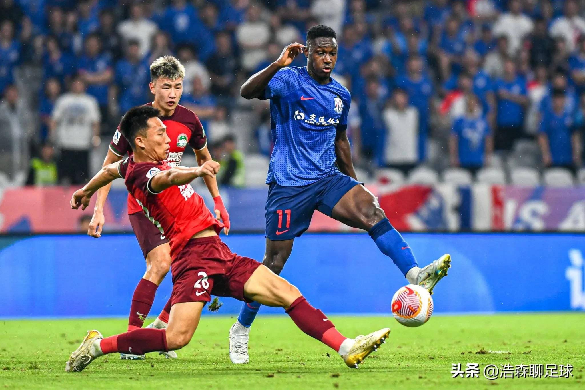 热血男子足球盛宴，实力对决精彩绝伦