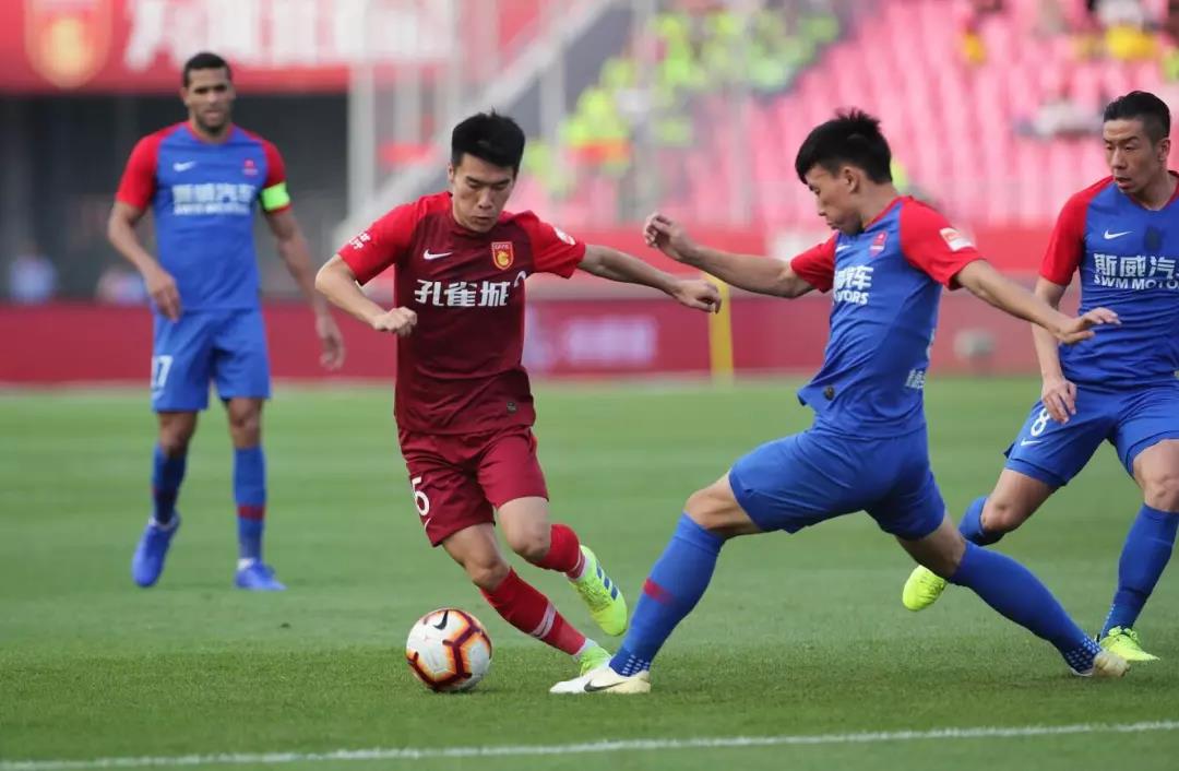 重庆斯威惊险取胜，打破连败记录