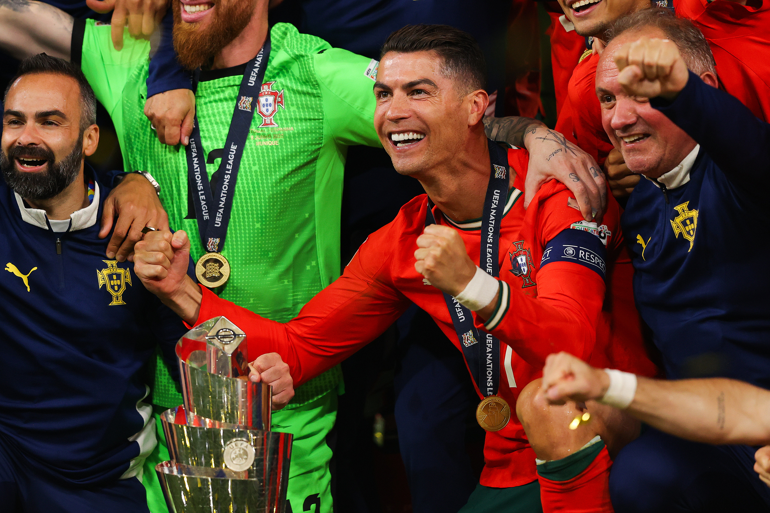 冠军争夺激烈升级，欧国联决赛场面火爆