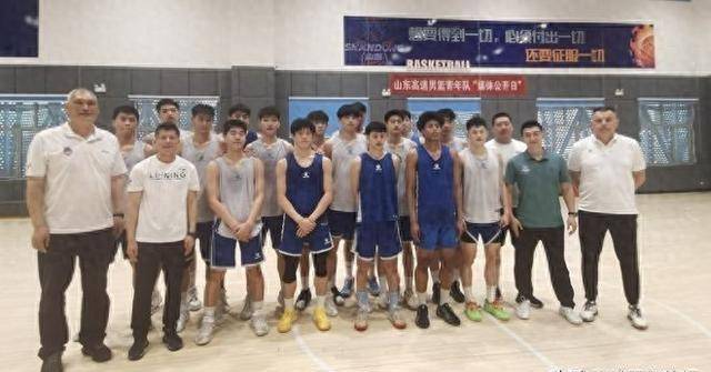 包含山东男篮展现团队力量，取得胜利的词条