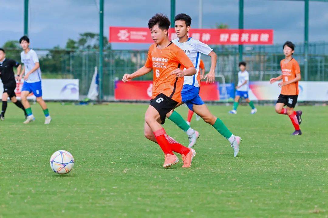 足球舞台上的精彩瞬间，激情燃烧全场！