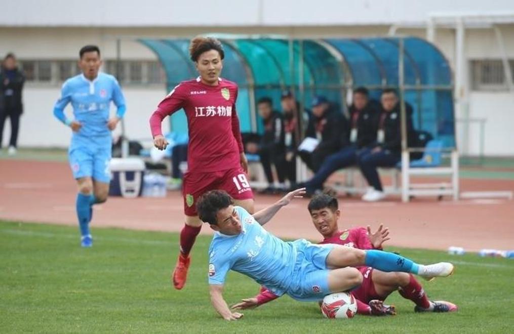 球队主力中后卫受伤，备战增添困难的简单介绍