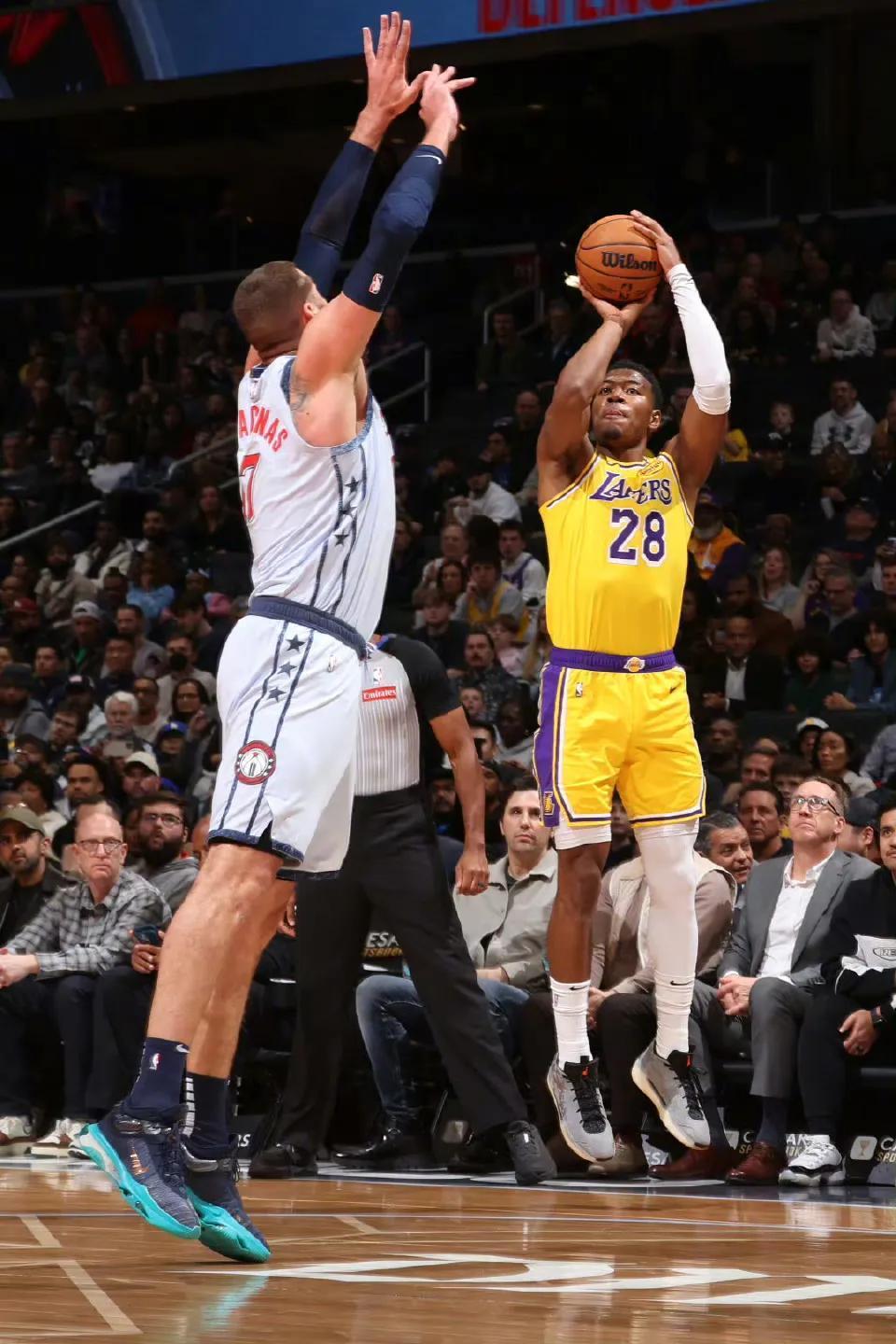 湖人主场击败奇才，詹姆斯创新高全场最高分的简单介绍