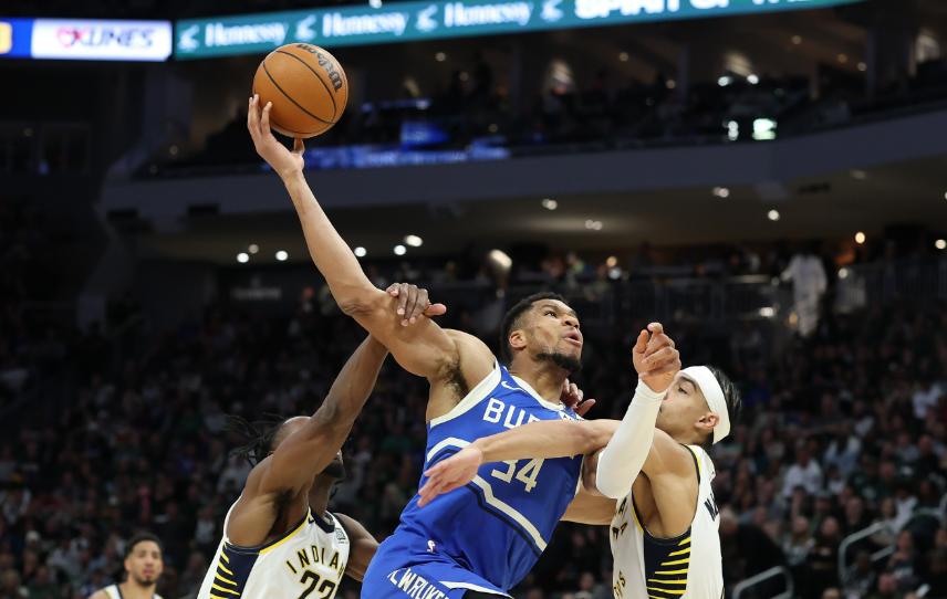 东部强队：雄鹿季前夺了第3，季后赛即将开启