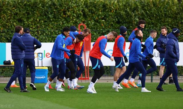 英格兰挑战乌克兰，团队拼搏