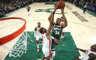 开云下载-雄鹿主教练调整大胜，新战术获得成功