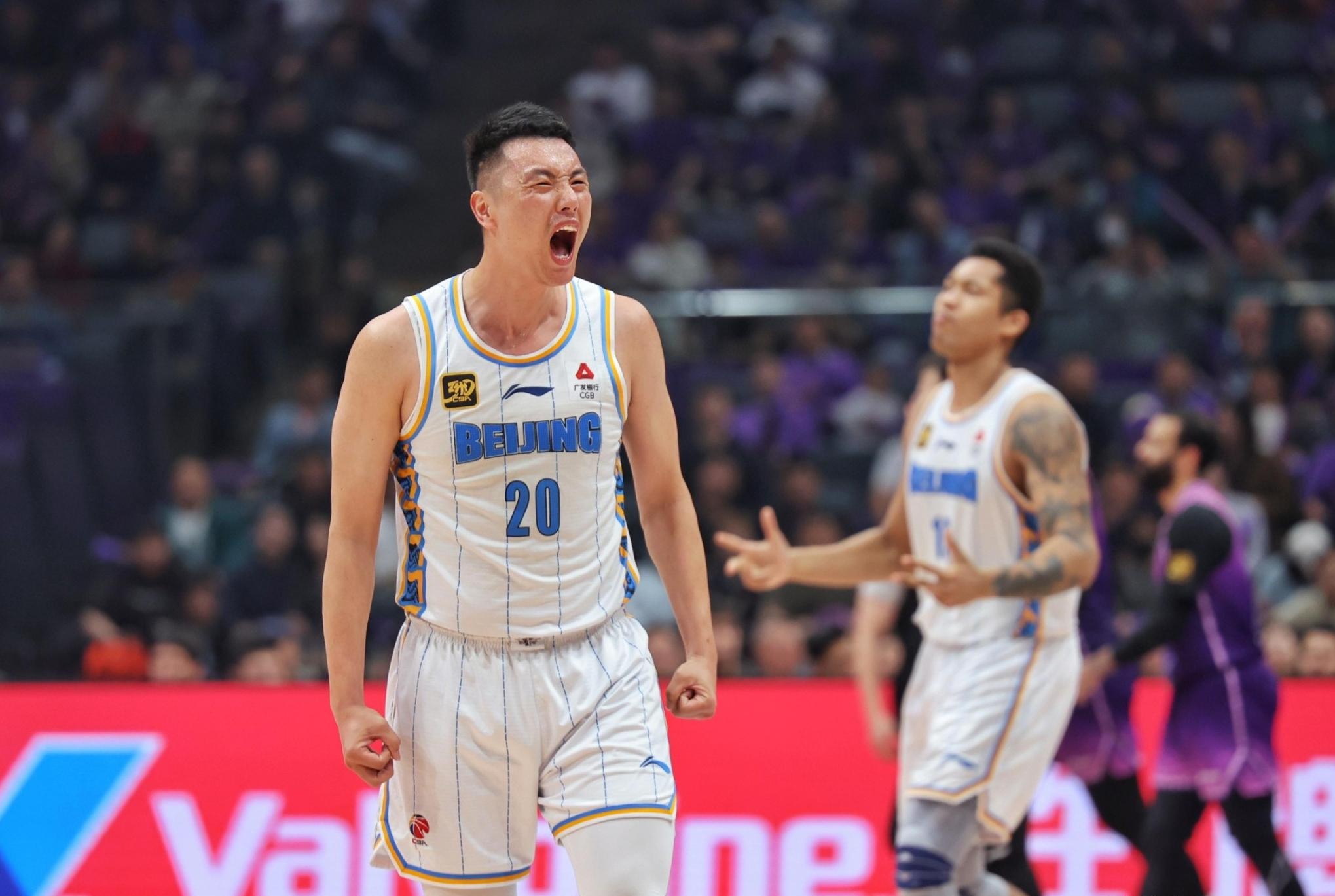 开云体育app-CBA半决赛激战正酣，球队士气高涨备战决赛