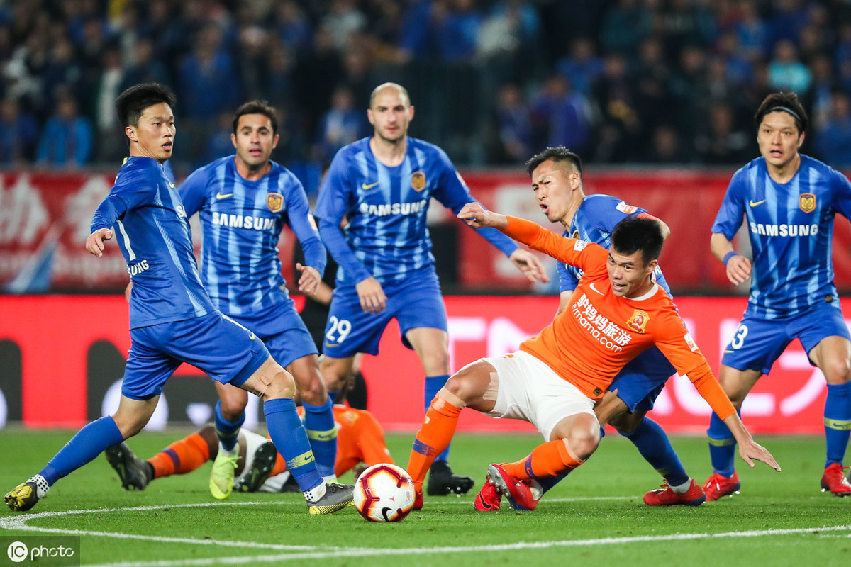 苏宁对阵广州富力，客场作战争取三分