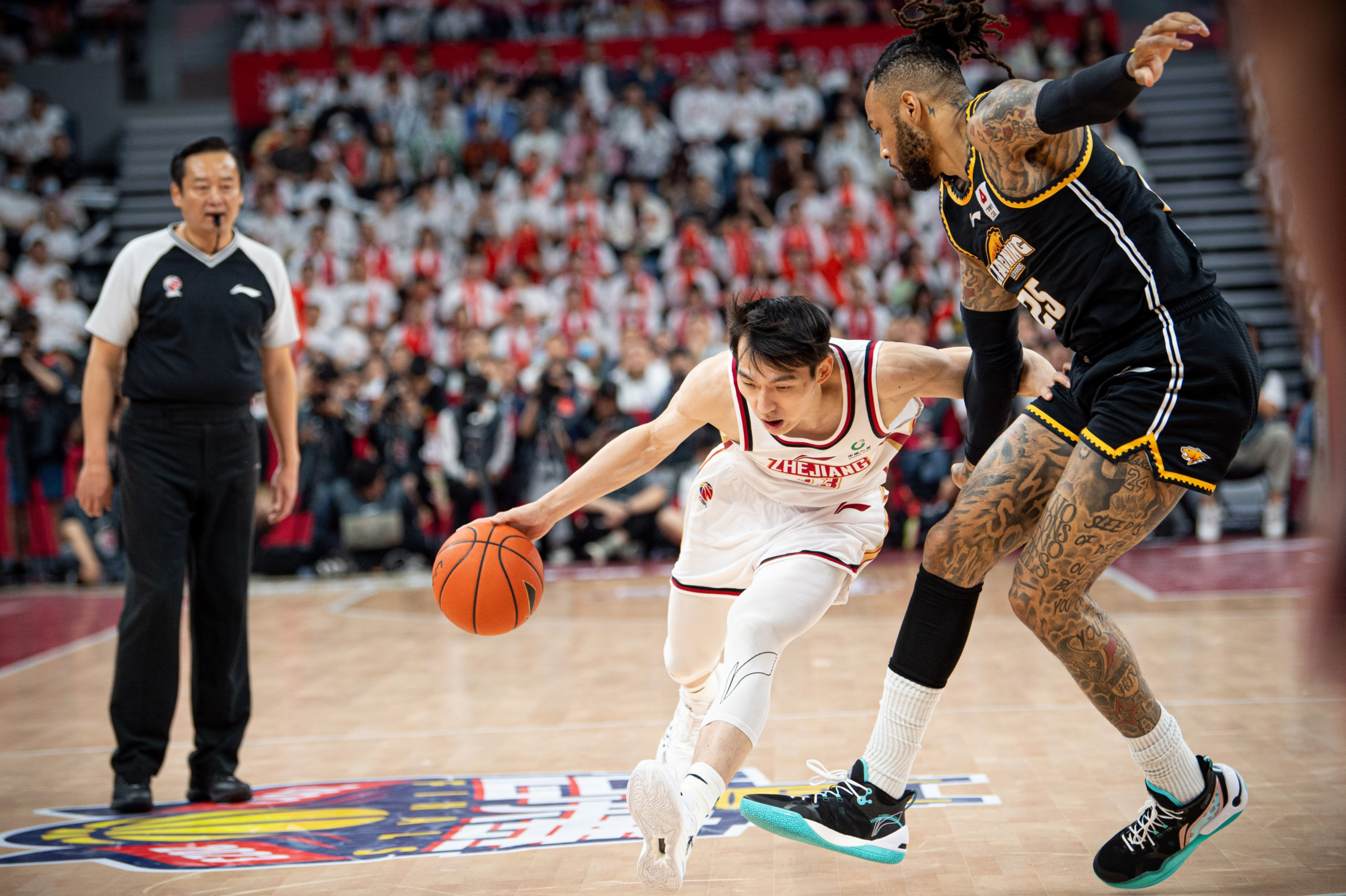 新疆队完胜辽宁队，拉文状态火热的简单介绍