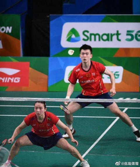 日本队横扫韩国队，黄鸭组合点燃赛场